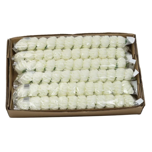 Karton sztucznej mini chryzantemy w kolorze kremowym 8 cm