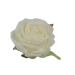 Sztuczna róża w pąku w kolorze śmietankowym 8 cm